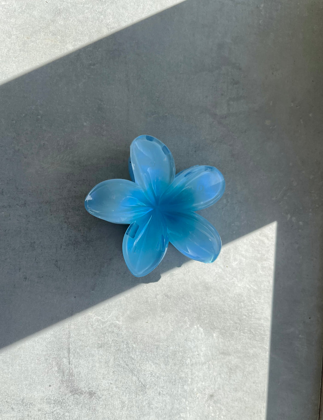 Blomster hårklemme (isblå)